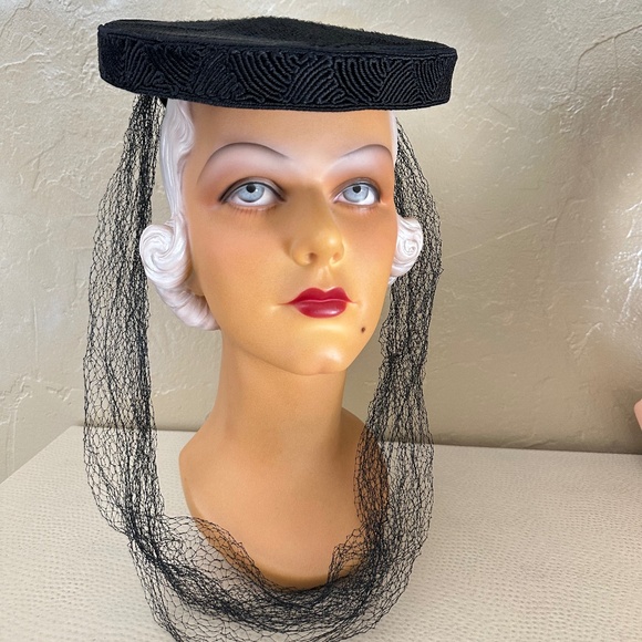 REFINED 1940s\' BLACK CORDE/FELT TILT HAT WITH FLAT CROWN, BACK CAP  & VEILING main image 9